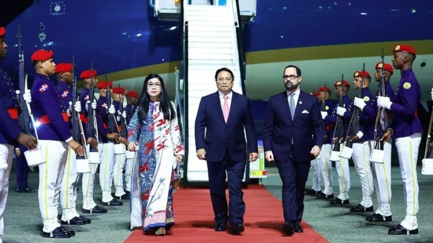 PM Chinh begins official visit to Dominican Republic